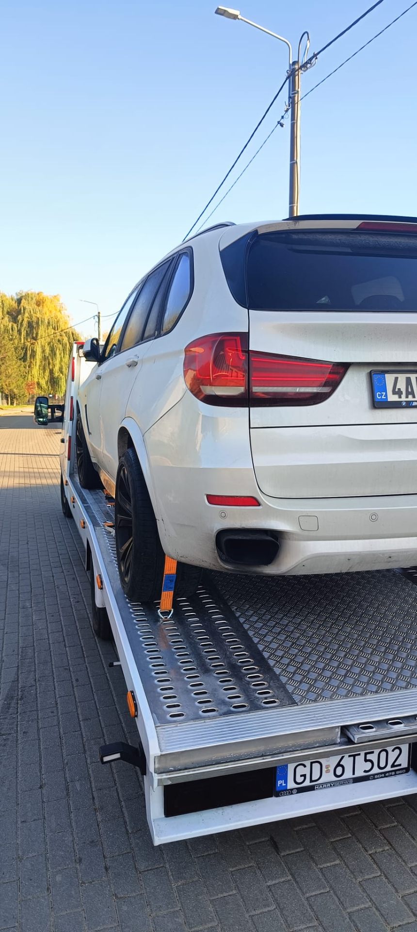 Holowanie BMW X5 z zagranicy — transport międzynarodowy