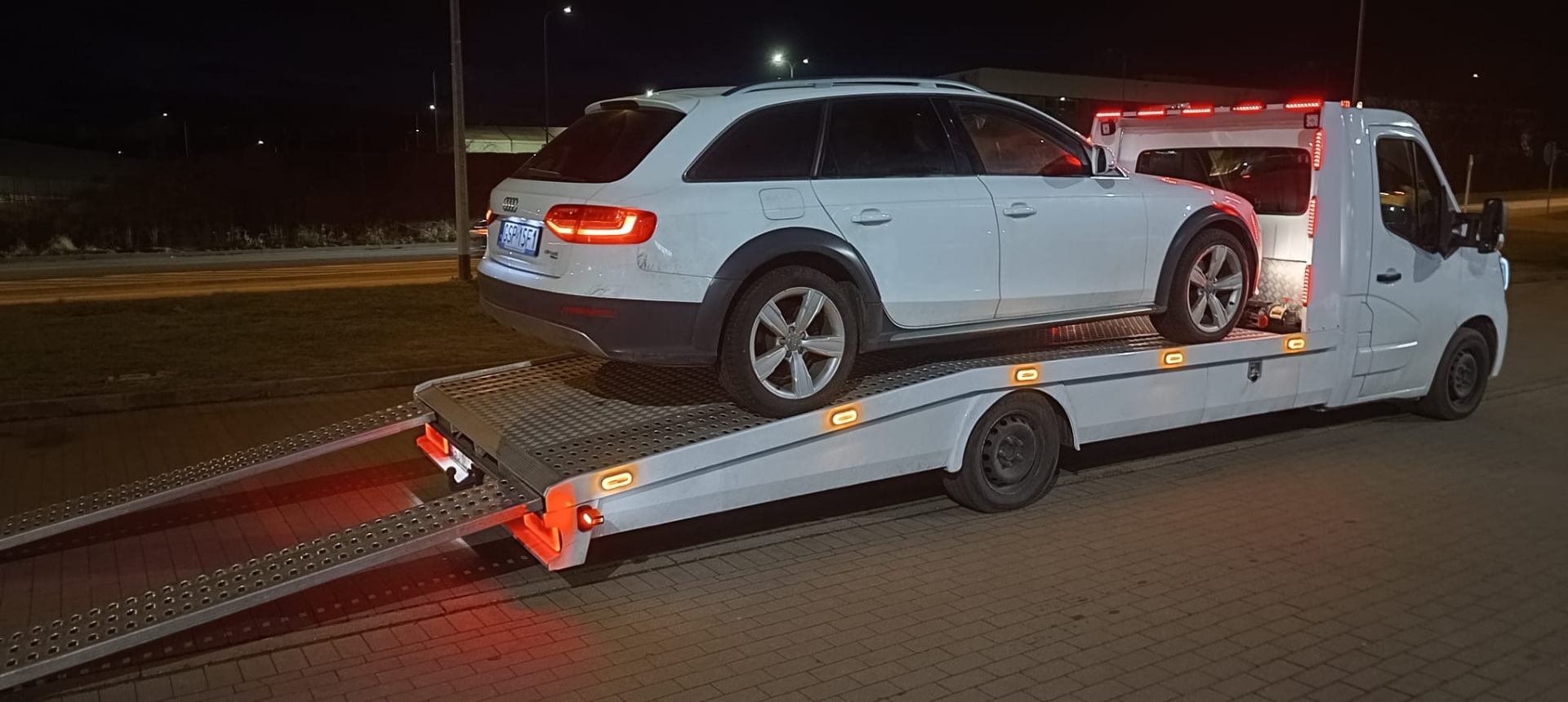 Nocne holowanie Audi A4 Allroad — pomoc drogowa 24/7