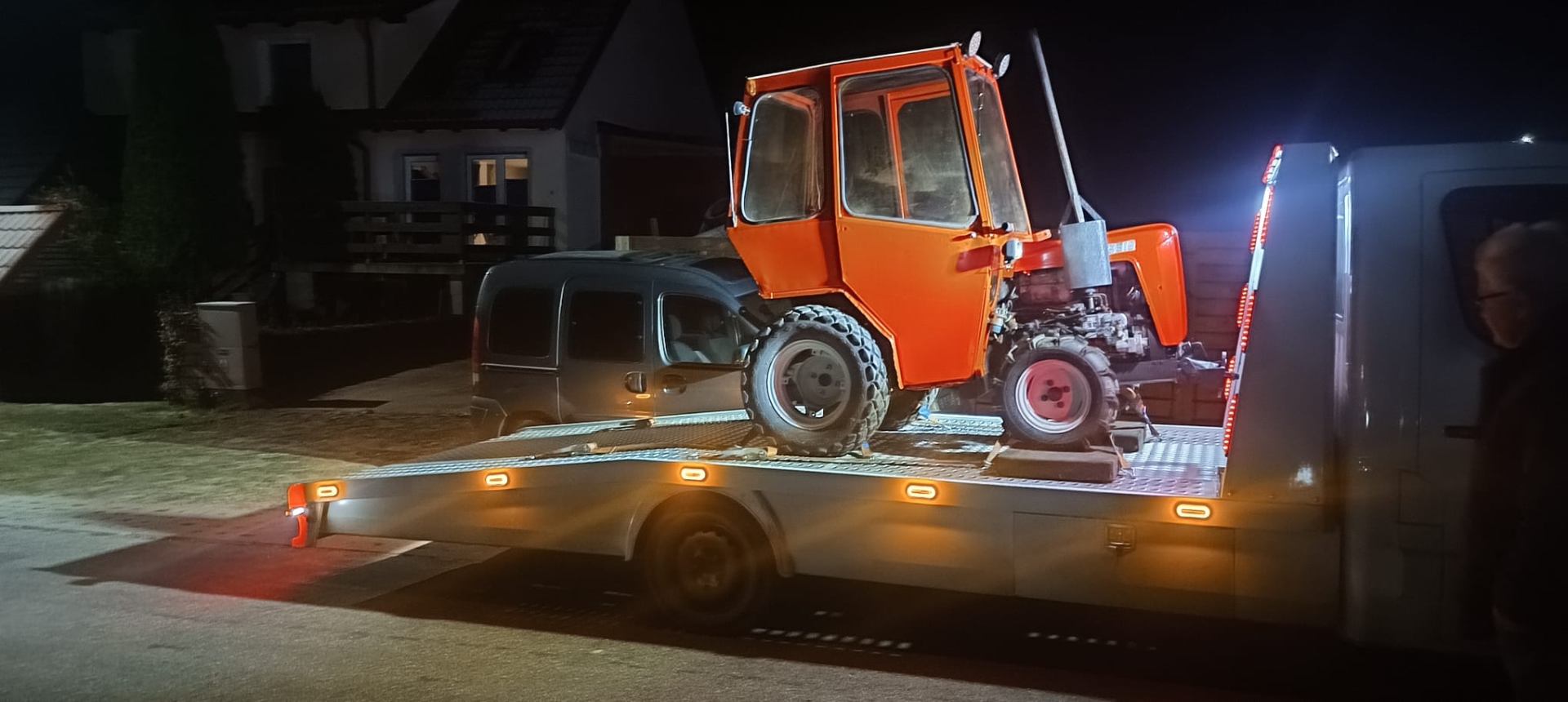 Transport ciągnika rolniczego lawetą AGM