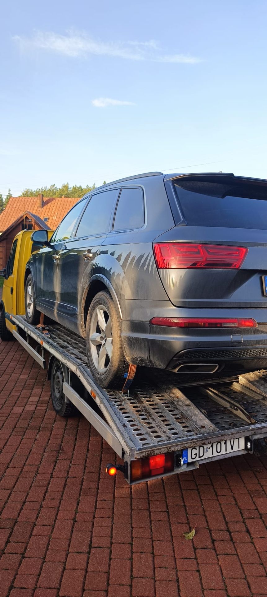 Transport Audi Q7 lawetą AGM Gdańsk