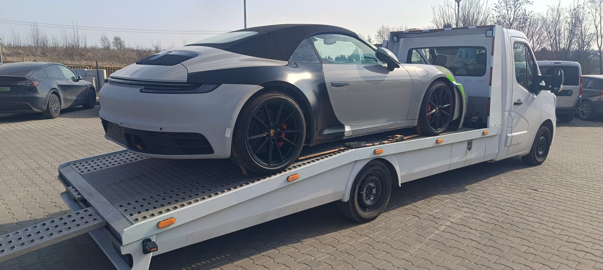 Holowanie Porsche 911 Cabriolet lawetą AGM Gdańsk